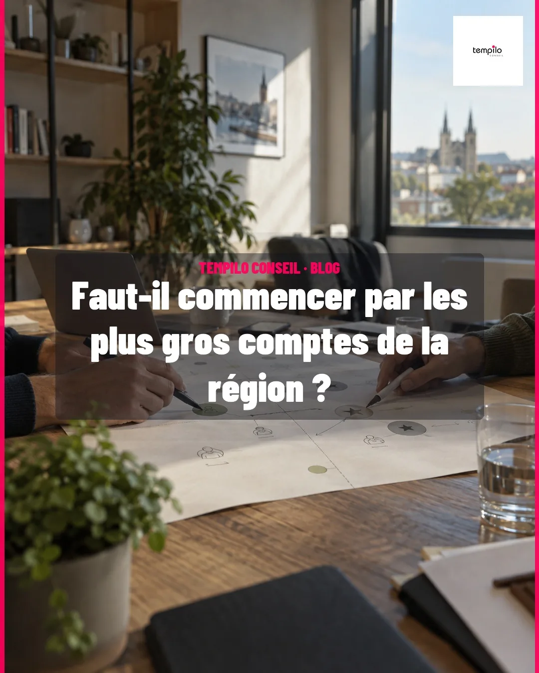 Deux personnes, visibles uniquement par leurs mains et leurs avant-bras, hiérarchisent des prospects à l’aide de symboles abstraits sur une grande feuille dans un espace de coworking français.