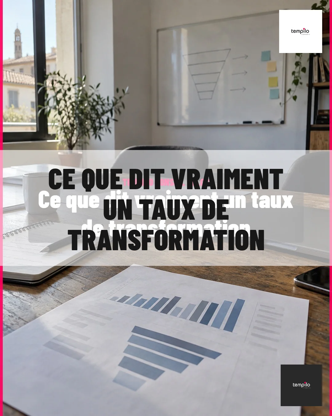 Salle de réunion de PME avec ordinateur fermé, carnet et feuilles de graphiques abstraits préparés pour analyser un taux de transformation.